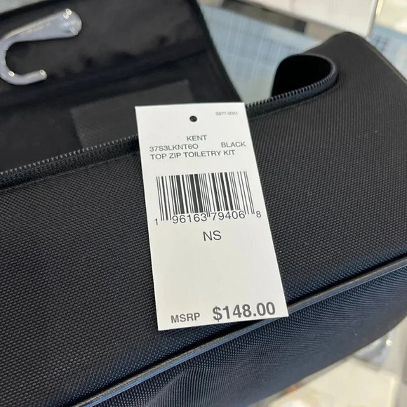 Michael kors Outlet Kent Recycled Nylon Toiletry Bag 37S3LKNT6O - Picture 11 of 16